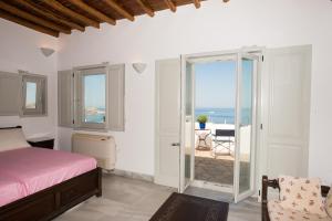 A bed or beds in a room at Bleland Mykonos