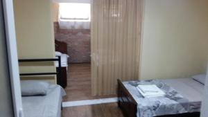 Postel nebo postele na pokoji v ubytování Guest House Kldiashvili