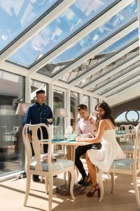 Oaspeți care stau la Relais Le Chevalier