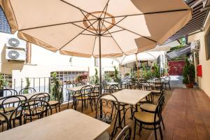 Reštaurácia alebo iné gastronomické zariadenie v ubytovaní Hotel Firenze 2000