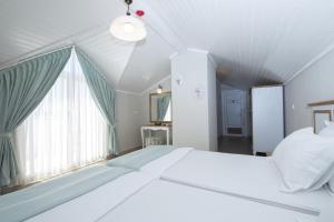 Ένα ή περισσότερα κρεβάτια σε δωμάτιο στο Datca Beyaz Ev Hotel