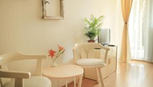a room with a chair and a desk with a computer at Vila Dunavski Raj in Golubac