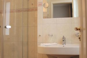 Afbeelding uit fotogalerij van Pension Strandschloss Arielle in Börgerende-Rethwisch +30 foto's