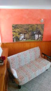 a couch in a room with a painting on the wall at Residence Arvinei in Malesco
