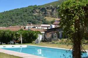 Basen w obiekcie Hotel Posada San Marcos, Alájar lub w pobliżu