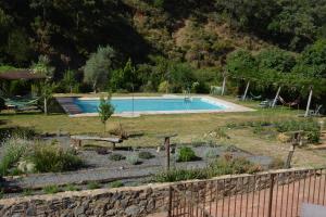 Basen w obiekcie Hotel Posada San Marcos, Alájar lub w pobliżu