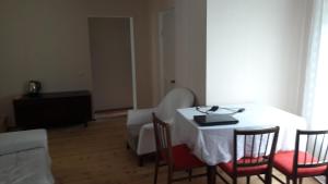 Posezení v ubytování Spardishi + 26 fotografií