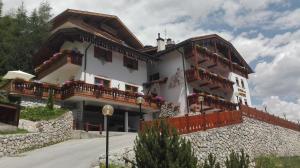 Budova, kde se hotel nachází + 26 fotografií