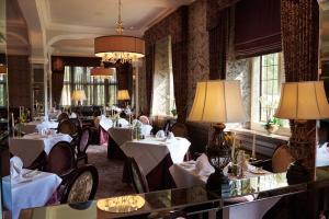 Restaurant o un lloc per menjar a Bovey Castle