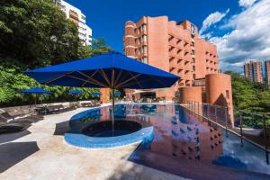 Bazén v ubytování Hotel Dann Carlton Belfort Medellin nebo v jeho okolí