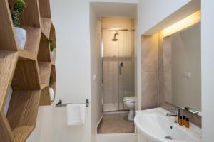 Un baño de Fabuloucity Fontana di Trevi 14 fotos más