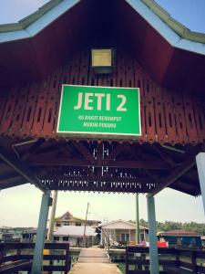 a sign that says jett on a bridge at Kunyit 7 Lodge in Bandar Seri Begawan