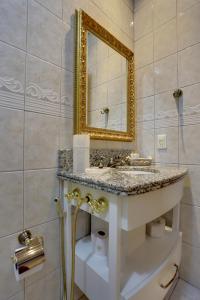 Kylpyhuone majoituspaikassa Hotel Pousada Florença