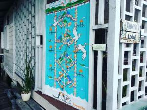 a mural painted on the side of a building at Kunyit 7 Lodge in Bandar Seri Begawan