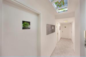 TV a/nebo společenská místnost v ubytování Sorrento Flower Rooms