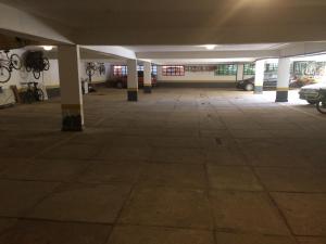an empty parking lot in a parking garage at Juquehy - Condomínio de Frente para o Mar - Piscina Aquecida - Quadra de Tenis in Juquei