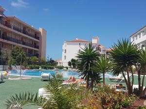 Piscina en o cerca de Los Cristianos to enjoy, relax and live the ocean!