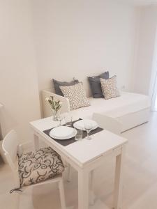 A seating area at Los Cristianos to enjoy, relax and live the ocean!