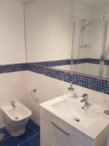 A bathroom at Los Cristianos to enjoy, relax and live the ocean!