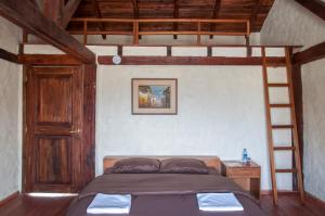 a bedroom with a bunk bed with a ladder at Hotel Tambopaxi in Machachi