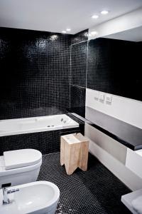 A bathroom at CasaSur Palermo Hotel