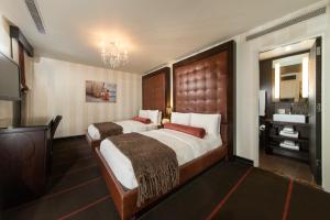 Postel nebo postele na pokoji v ubytování Sanctuary Hotel New York