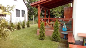 Vonkajšia záhrada v ubytovaní Aquatherma Apartman