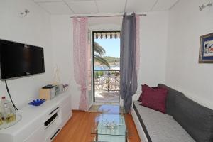 Televízia a/alebo spoločenská miestnosť v ubytovaní Apartment Adriatica City
