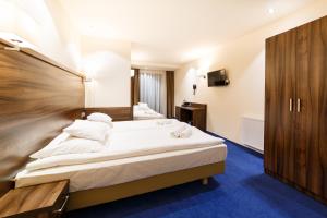 Hotel Sanvit Lake Resort & Spa客房内的一张或多张床位