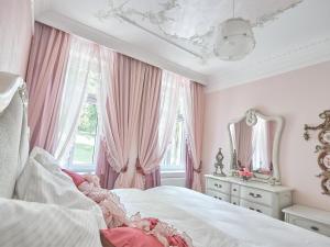 Ліжко або ліжка в номері Apart House Plesia