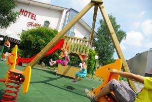 
Ein Kinderspielbereich in der Unterkunft Hotel Hohberg "Next to BBC Arena"
