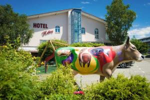 Animals a l'hotel o a prop