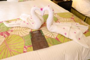 سرير أو أسرّة في غرفة في Coco Beach Hotel
