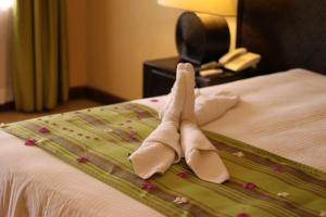 سرير أو أسرّة في غرفة في Coco Beach Hotel