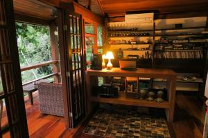 Кухня или кухненски бокс в Atlantica Jungle Lodge