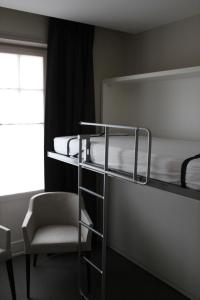 Palanda nebo palandy na pokoji v ubytování Hotel Astel
