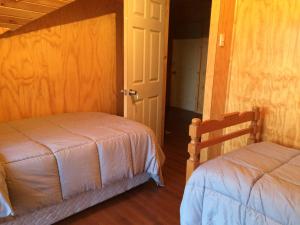 Postel nebo postele na pokoji v ubytování Camping & Hospedaje Rio Laja