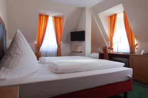 Postel nebo postele na pokoji v ubytování Hotel Grünwald