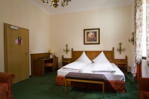 Postel nebo postele na pokoji v ubytování Hotel Grünwald