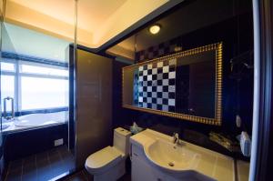 Een badkamer bij Whitecaps B&B