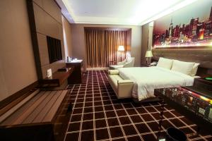 Letto o letti in una camera di Royal Century Hotel Shanghai