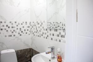 Ένα μπάνιο στο Compass Hostel
