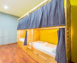 Postel nebo postele na pokoji v ubytování SAHIL Hostel & Hotel