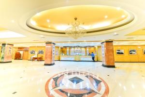 a lobby with a large room with a chandelier at Dongpo Ti Lun Hotel in Xinyi