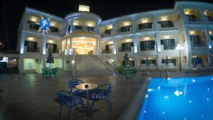 Sundlaugin á Aphrodite Hotel eða í nágrenninu