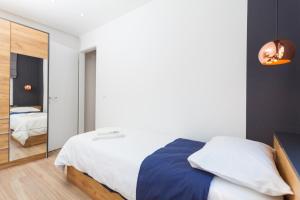 Posteľ alebo postele v izbe v ubytovaní Žal Beach Apartments