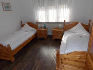 Postel nebo postele na pokoji v ubytování Central Hotel Friedrichshafen