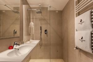 Hotel Désirée - Garda Lake Collection的一间浴室