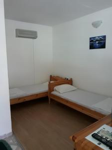 Postel nebo postele na pokoji v ubytování Хотел Сандим