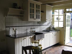 Nhà bếp/bếp nhỏ tại De Hopbel & Het Koevinkje